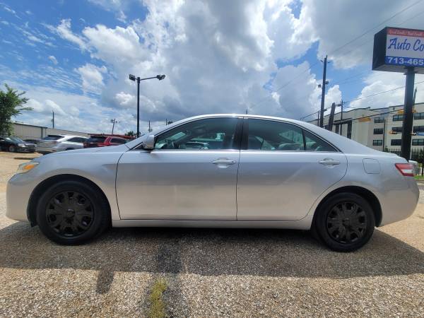 2011 toyota camry 73k miles! - $1,500 (spring branch)63617101471747121