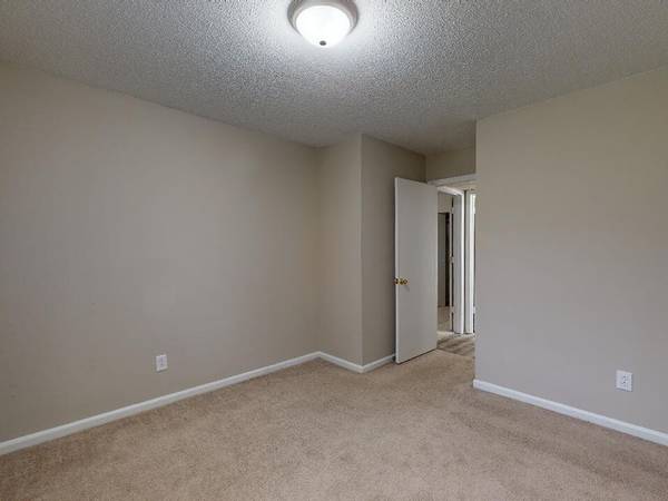 $1,095 / 2br - 800ft2 - Rent discounts for Preferred Employees @ Colony Village (New Bern)63897186772867124