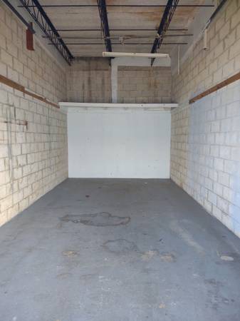$475 / 300ft2 - 300 ft2 Self Storage Garage $475/mo! Only 2 available! (Oakland Park)63379686733057123