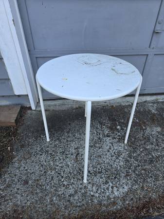 Small Round Table White 1