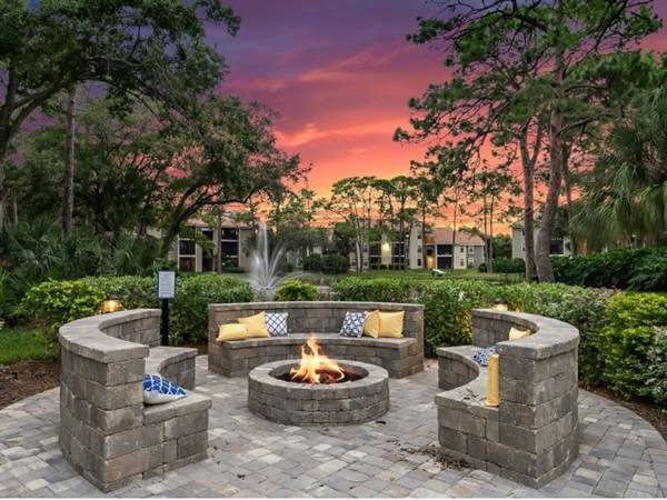 $1,899 / 2br - 1000ft2 - Onsite Maintenance, Washer/Dryer, 2 BD (Gulf gate)63791129273217122