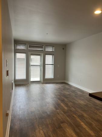 $1,899 / 1br - 705ft2 - Come Home To Calm Waters63808107109763122