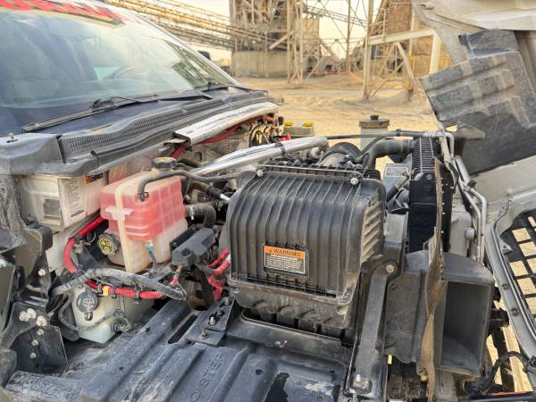 2019 Chevrolet Silverado 5500HD, 6.6L - Photo 9