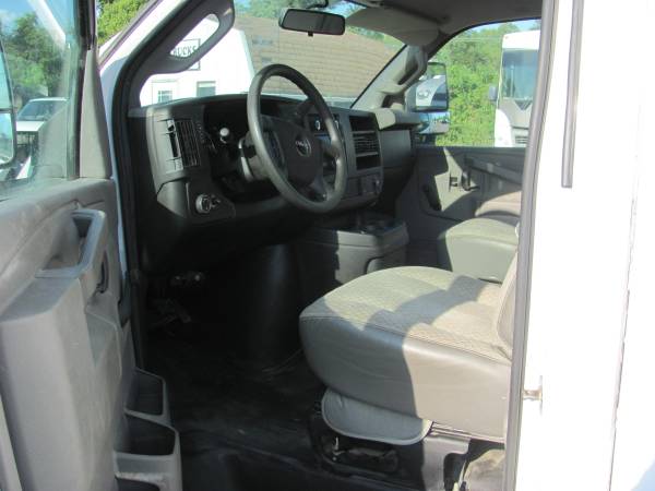 2021 GMC SAVANA 12' - Photo 7