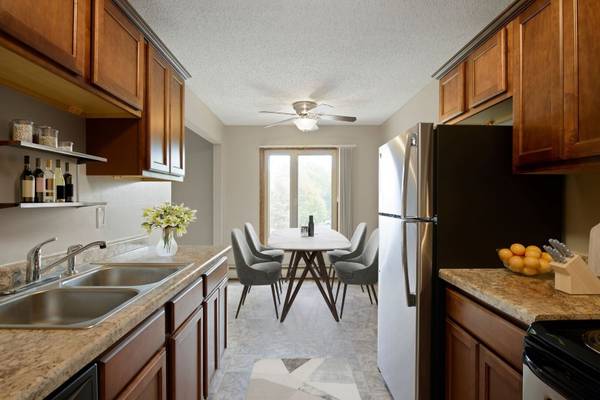 $1,594 / 2br - 970ft2 - 2/bd, Laundry Facilities, Located in Edina (4141 Parklawn Ave, Edina, MN)63666897890179121