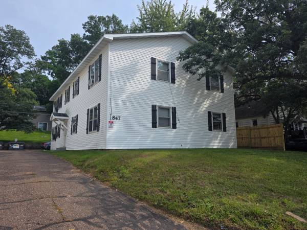 $825 / 2br - $825 | 2BD 1BA| 847 N Hastings Way Apt A| Disponible 1/10/2025 (Eau Claire)63845959890307120