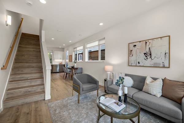 $1,650 / 1br - Ballard townhome looking for housemate! (Ballard)63934288917763121