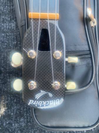 UKELELE DE FIBRA DE CARBONO hecho en San Francisco 🇺🇸 - $1.800 (hayward / castro valley)63439901217027121