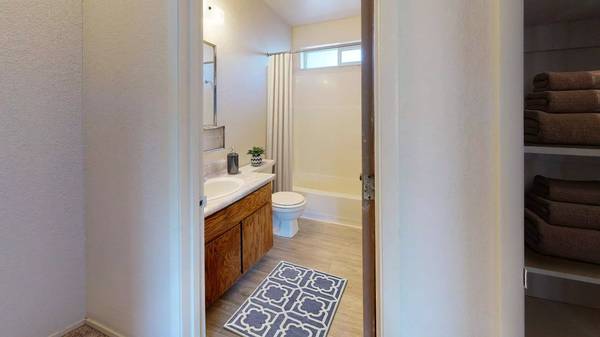 $1,109 / 468ft2 - Discover, Delight, Dwell: Your New Home Awaits! (Reno)63992634455939124