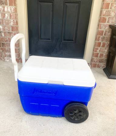 Coleman 35 quart cooler/ice chest on wheels excellent very clean condition ready 1