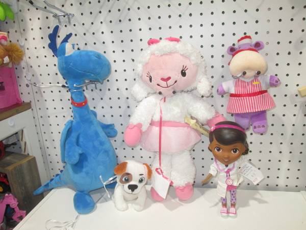 Disney Doc McStuffins Dr Specialist, Hippo Hallie Candy, Stuffy Dragon 1