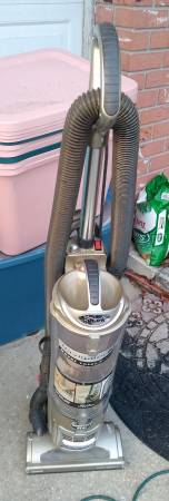Several Quality Bagged/Bagless Upright Vacuums 1