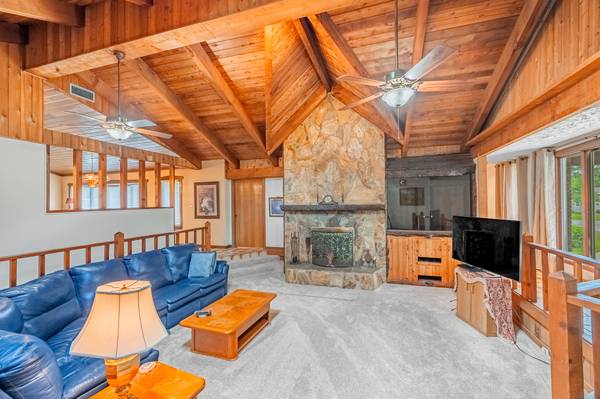 $675,000 / 3br - 6479ft2 - Let's Make a Deal/ Motivated Seller.🏡Unique White City Estate (White City)63867048842241123