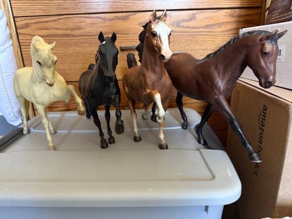 Big Lot Of 13 Traditional Breyer Horses - $175 (Oakdale)63471299118723122