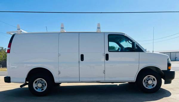 2021 Chevrolet Express 2500 - Photo 4