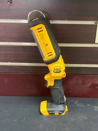 DeWALT DCL050 Work Light with Battery 1