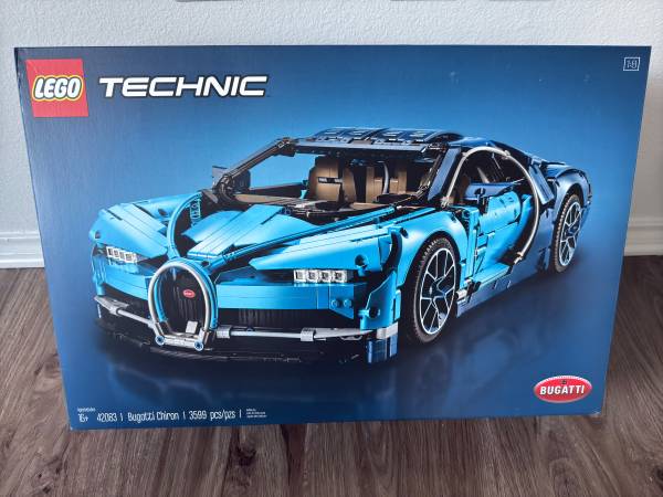 LEGO 42083 Technic Bugatti Chiron brand new and sealed 1