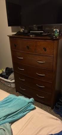 Dresser 1