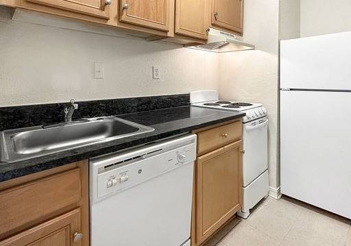 $775 $775 Charming Studio Apartment w/ Sunroom and Washer & Dryer (METAIRIE (METAIRIE)63903770079618124