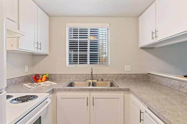 $1,824 / 1br - 710ft2 - Gorgeous 710 Sq Ft, 1 Bed / 1 Bath near public transportation (Olympia)63688296063105123