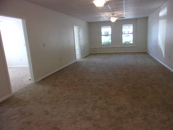 $1,800 / 2br - 1400ft2 - 239 South Broad Street /utilities included (Nazareth)64010162743683121