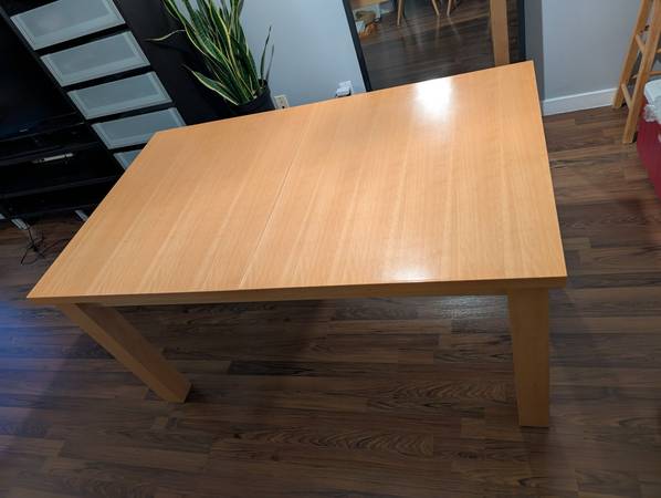 Extendable / Butterfly Leaf Dining Table 1