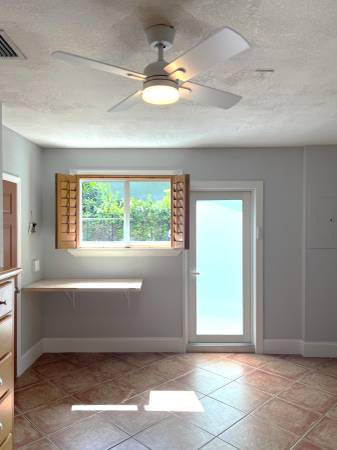 Spacious studio-efficiency For Rent (Kendall) 1