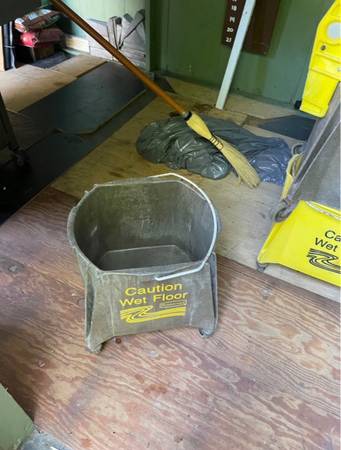 Mop bucket and wringer 1