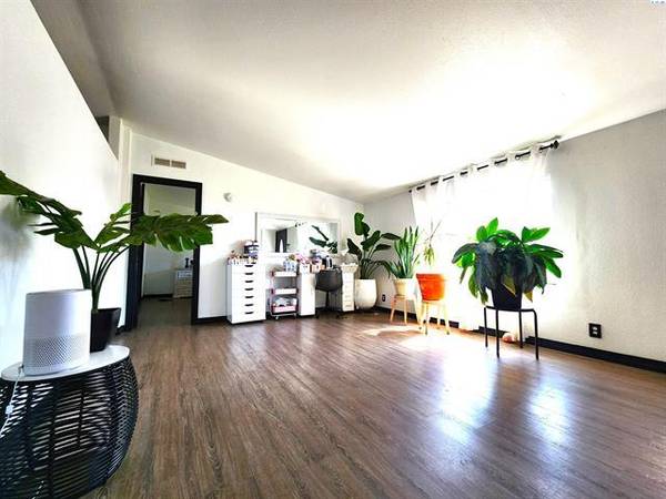 $339,900 / 3br - 1568ft2 - OPEN HOUSE SAT 9/27 & Sun 9/28 @ 11AM-1PM. (Pasco)63821615828483122