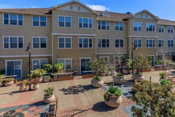$2,690 / 2br - 1405ft2 - On-call Maintenance, Interior Package Locker System, 2/bd 2.5/ba (alameda)63847328410241120