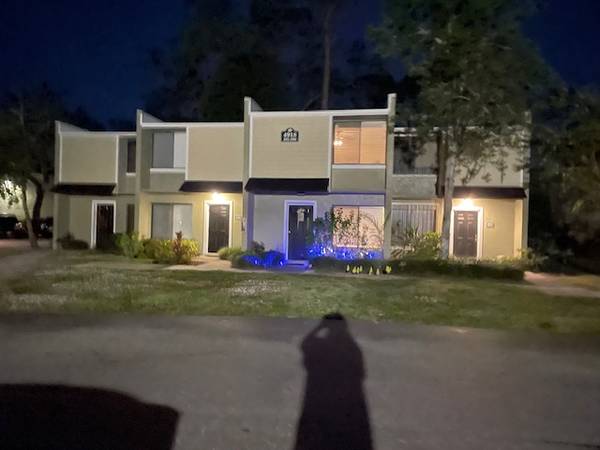 2 Bed, 2-Story Townhouse to share in SW Bradenton - 1200 Sq. Ft. 1