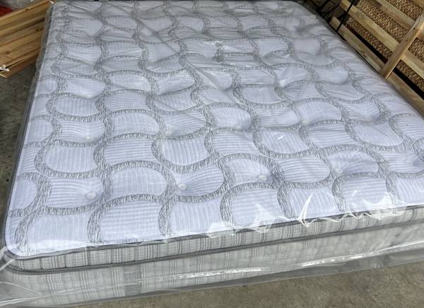 King Size King Koil Luxury Pillowtop Mattress 1