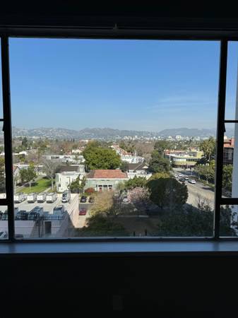 $1,700 / 2br - 1200ft2 - Sublet or long term Fabulous  Miracle Mile Location - near the Grove (West Hollywood)63869889960195123
