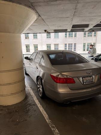 Hyundai Genesis 2011 - $2500 (downtown seattle)63613954812417121