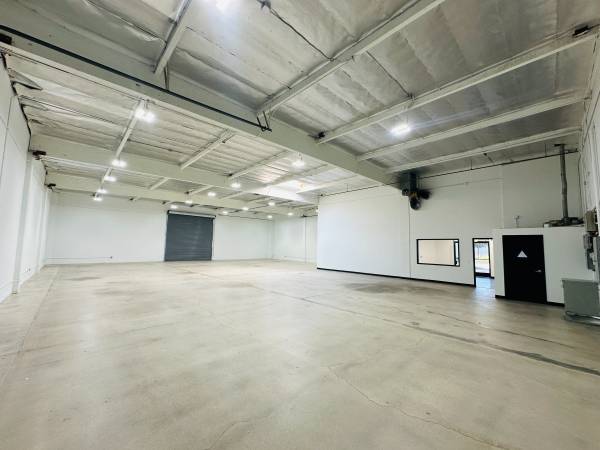 Warehouse For Lease, office up front, 2 loading doors, grt fwy access! 1