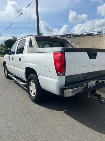 2005 Chevrolet Avalanche 1500 - $6,80063436935170177123