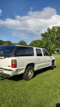 2004 GMC Yukon Denali. ¿Intercambios? - $3.200 (Manchester)63470433041921123