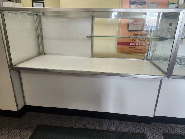 Glass display case 1