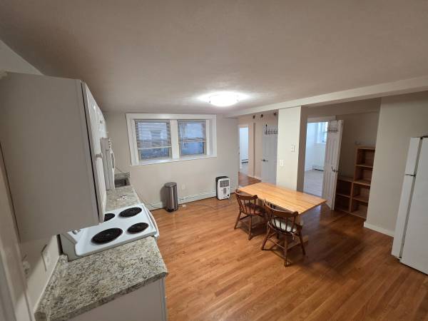 2Bed Split in Brighton! Hw & 1 Pk Included! 1