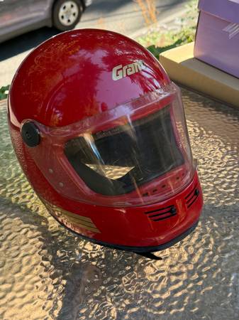 Vintage "Grant" motorcycle helmet Red NICE 1970s/80sGreat shape.Size - $40 (Bellevue)63444089870593124