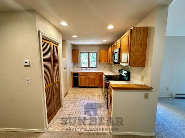 $2,800 / 2br - 1111ft2 - 2 Bedroom Condo with garage in McCloud! Walk to Incline Beach! (mc1) (Incline Village)63992633864962122
