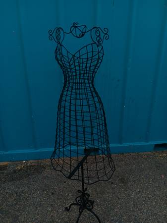 Wrought Iron Dress Maniken 1