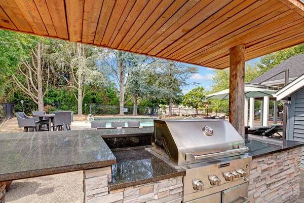 $2,660 / 3br - 1301ft2 - Centro de ejercicios, chimenea de leña, garajes independientes63874307340547124