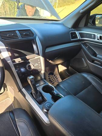 reduced FORD EXPLORER SPORT - $6,990 (KNOXVILLE)63625105659521123