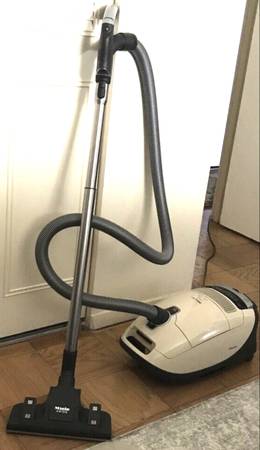 Miele Alize Complete C3 Vacuum Cleaner 1
