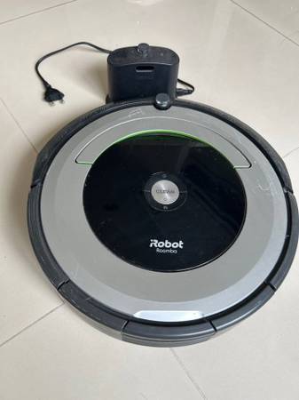 iRobot Roomba 690 Wi-Fi Robot Vacuum Cleaner w/ Docking Station 1