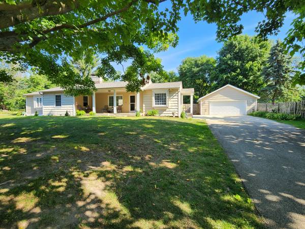 $1,200,000 / 3br - 1490ft2 - Home in Saugatuck Township (Saugatuck / Douglas)63618866697473122