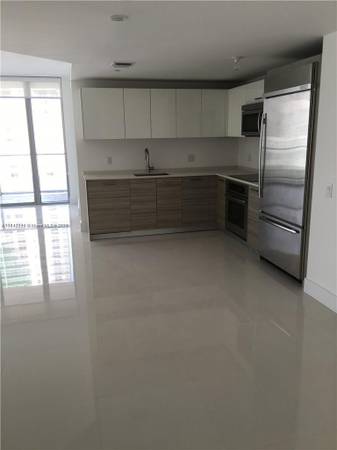 $5,200 / 2br - 1012ft2 - Spectacular 2bd Condo Overlooking Biscayne Bay (Brickellhouse Condo)64051005706114123