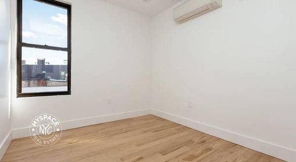 $4,500 / 3br - True 3 Bed w/ Roof Access – Prime Greenpoint – No Fee Central AC (Greenpoint)63788831981187124