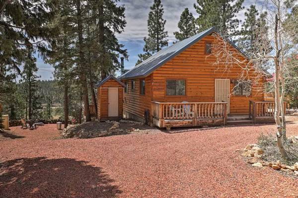 $170 / 2br - Fire Pit + Stunning Views ~ 2BD 1 BTH Mountain Cabin - Quiet, Dead End (Duck Creek Village, UT)63932724349699124
